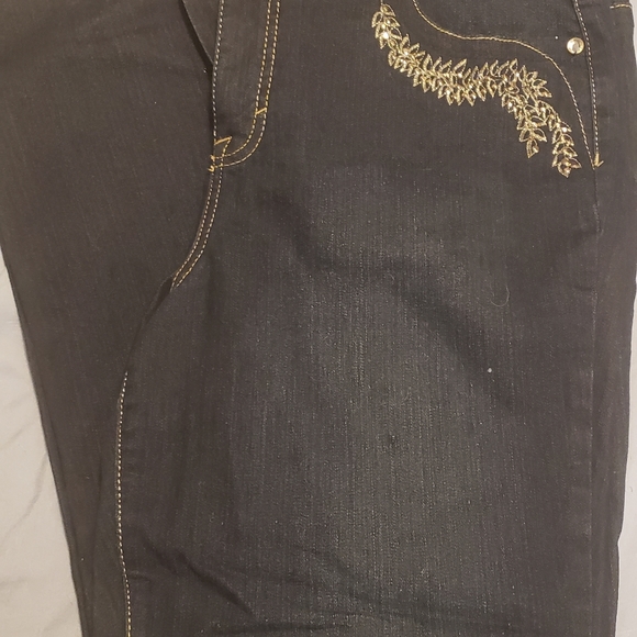 Stunning Jeans - Picture 2 of 4